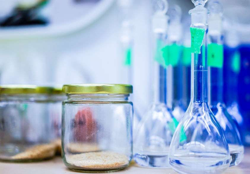 標(biāo)準(zhǔn)品制備中，如何確保原料純度?